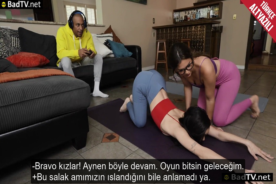 Yogacı Kızları Eğitmek Yerine Oyunlarını Oynayıp Siken Zenci Enişte